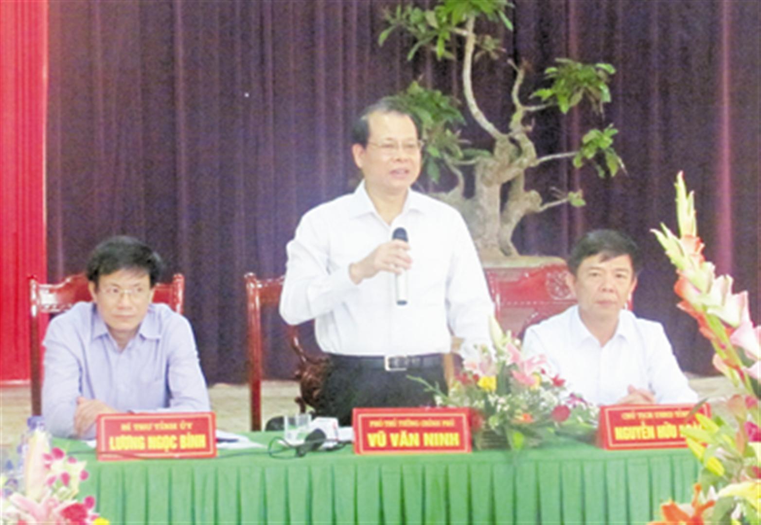 ທ່ານຮອງນາຍົກລັດຖະມົນຕີ ວູວັນນິງ ຢ້ຽມຢາມ ແລະ ເຮັດວຽກຢູ່ແຂວງ ກວາງບິ່ງ